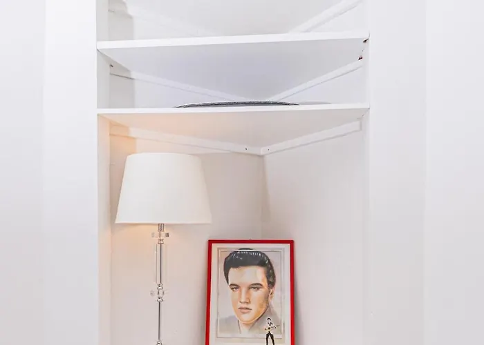 Apartment Fall For With Elvis Vibes Free Wifi